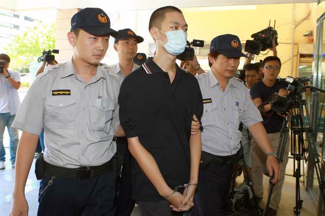 2014年，郑捷持刀在北捷上随机砍杀乘客，2年后遭枪决伏法。(图／资料照)