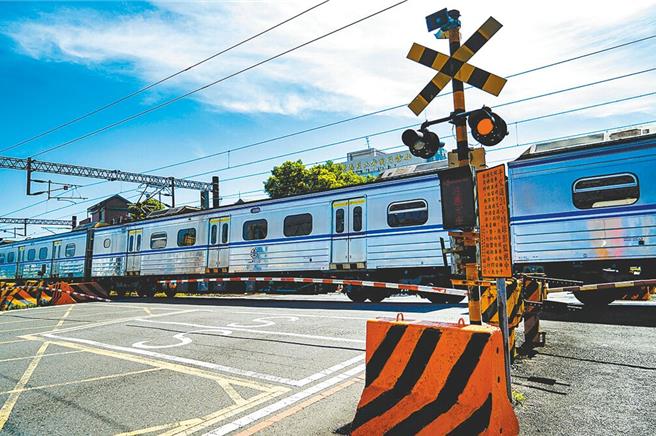 宜蘭縣1名老翁今天牽著單車到台鐵羅東站要搭乘火車，但不滿站員要求補買單車車票，因而錯過區間車，憤而對站員動粗。（本報資料照片）