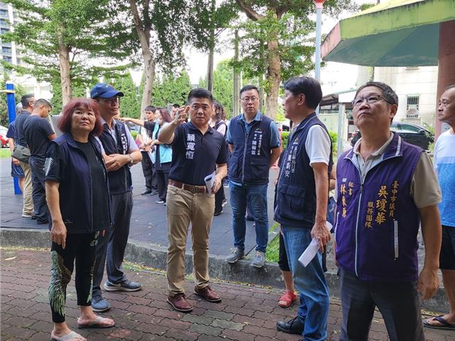 台中市乌日区细邻公8公园20日进行施工前说明会，立委顏宽恒说，公园树木密集、枝叶繁盛，虽提供乘凉处所，却也不少蚊蝇孳生，争取420万元经费进行改善，预计10月底完工。（顏宽恒提供／潘虹恩台中传真）