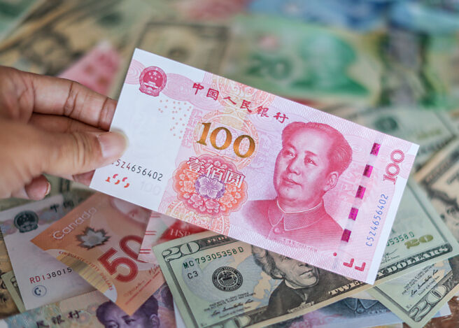 由於內需不振，加上貿易戰等因素，不僅內資出走，也引發外資狂撤。圖／中新社