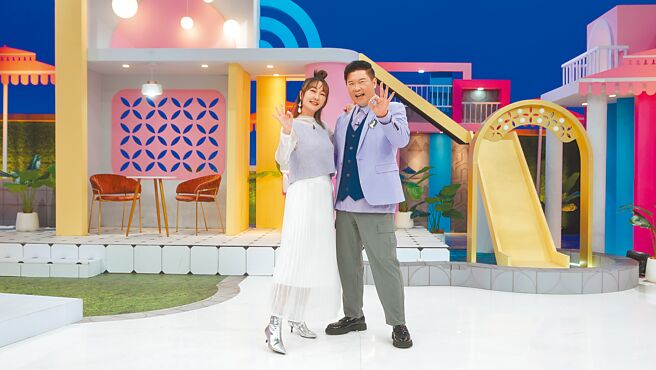 巴鈺（左）、曾國城19日開心分享3度入圍金鐘獎的心情。（緯來綜合台提供）