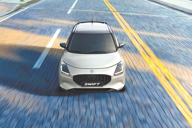 引擎蓋採取家族蚌殼式經典造型，搭配六角形水箱護罩，圖為SILVER車色。（TAIWAN SUZUKI提供）