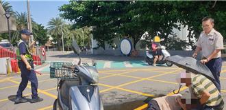 台中93歲翁車禍倒臥滾燙路面！警民聯手遮陽　再現「台灣最美畫面」