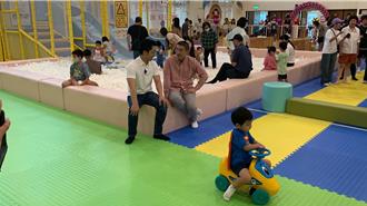 挺善樑接力   蔣萬安帶「二寶」與謝國樑同遊兒童樂園超嗨