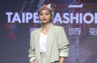 女星打卡開吃蝸牛小米粽　網友激動回應了