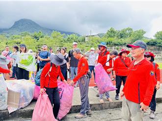 台南第一高峰淨山號召200人 清逾40公斤垃圾落實無痕山林