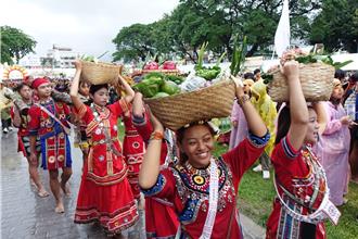 屏東年度最大盛事 「收穫拿麼多」9原鄉不畏風雨慶豐收