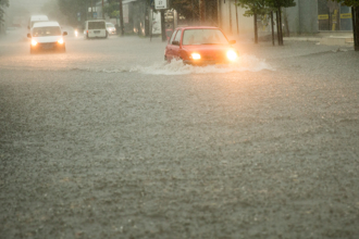 颱風「葡萄桑」逼近南韓 多地暴雨大淹水 釜山車落天坑