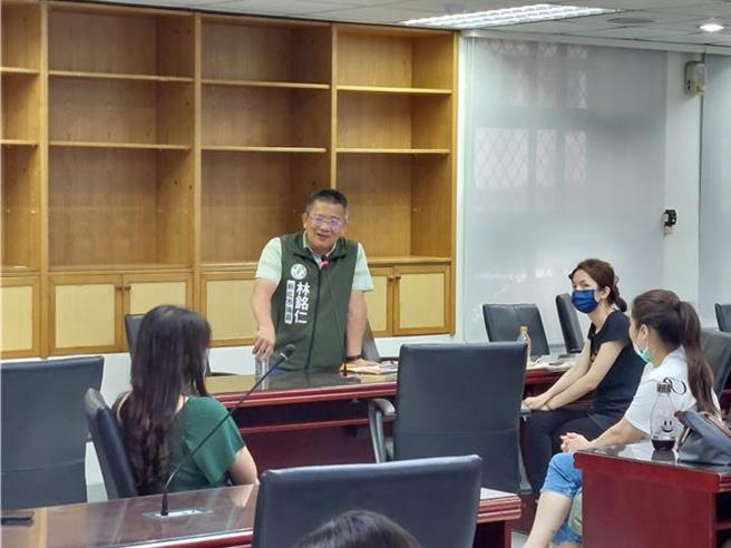 民进党新北市议员林铭仁涉嫌利用人头诈领助理费，20日遭新北地院裁定收押禁见。（本报系资料照）