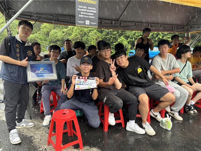 透过案例分享向参与学生说明，盼能让学子在成长道路上安全健康的成长。（瑞芳警分局提供）