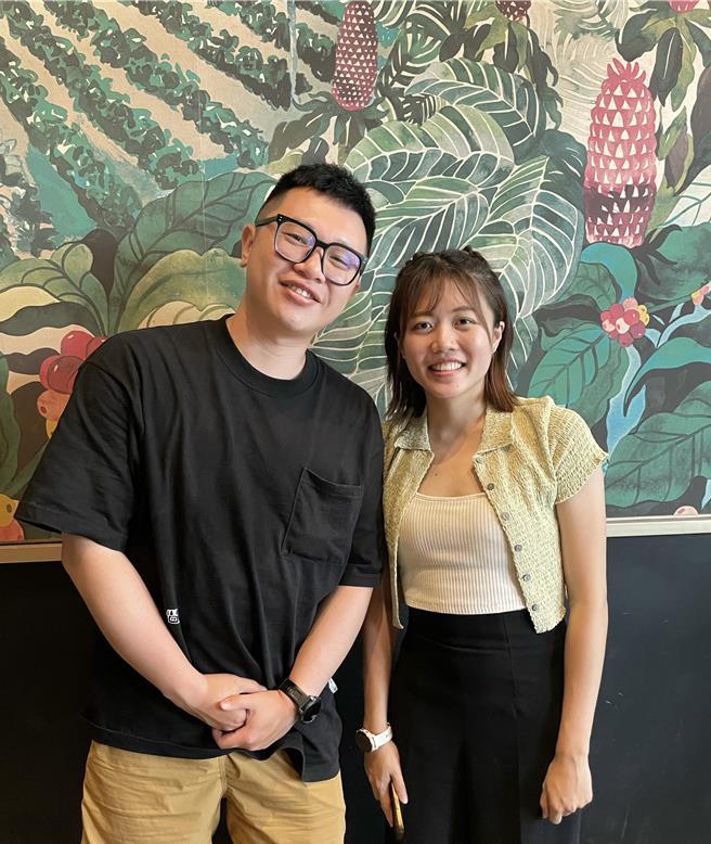 林松骏（松松）、张莉敏（拉亚）日期一起甜蜜受访，分享入围广播金钟奖心情。（林淑娟摄）