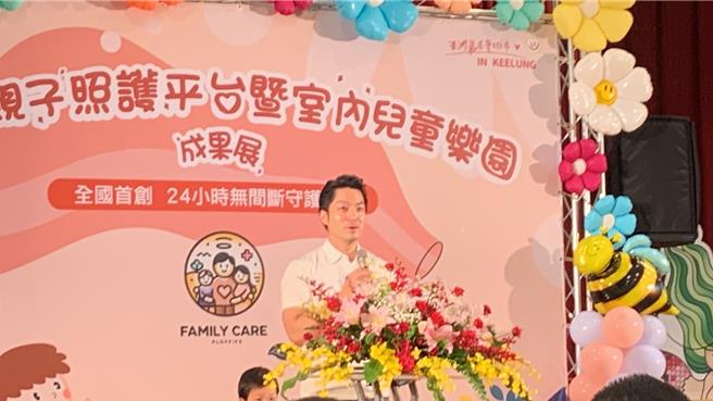 台北市長蔣萬安今日參訪七堵室內兒童樂園，呼籲民眾10月13日投下不同意罷免票。（徐佑昇攝）