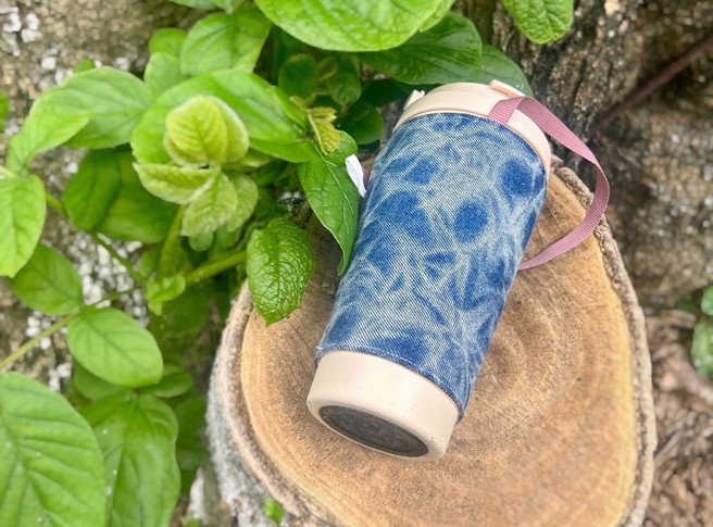 為鼓勵大家多多響應維修利用，無論有沒有送修，前來維修市集交流的民眾都可以領取社大老師運用廢棄布品手作的環保杯提袋一只。(資源循環署提供)