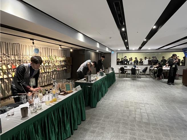 第三届「家乐福INLOVE CAFÉ全国创意咖啡调饮初赛」，21日在台中市弘光科大举行，吸引全国计59名学生选手报名参加。（张妍溱摄）