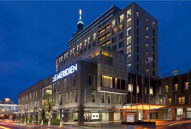 融合人文艺术与时尚氛围的台北寒舍艾美酒店，坐落于信义区的黄金地段，是每年台北跨年住宿的抢手饭店。（图／台北寒舍艾美酒店）