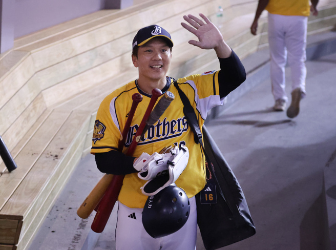 中信兄弟周思齐。（姚志平摄）