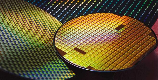 台新投信指出，近年崛起的5G、AI等科技應用崛起時，晶片需求會出現躍升性成長，帶動的將是約10年的半導體大週期。圖／本報資料照片