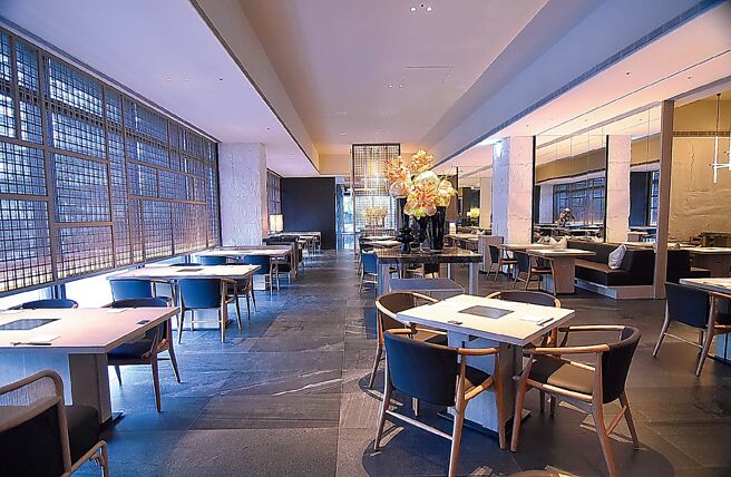 〈三燔北投〉餐厅採光良好，在此享用早餐非常惬意。图／姚舜