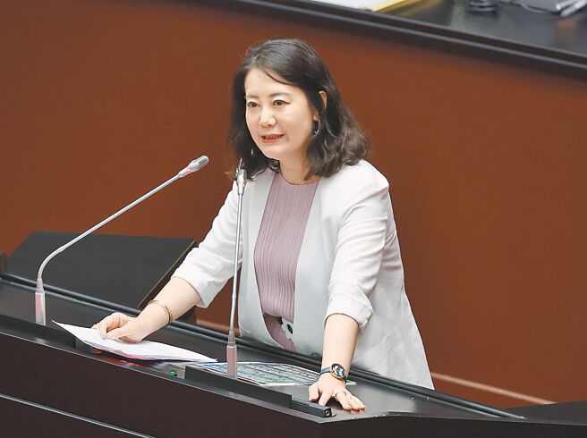 立委吴思瑶20日表达党团立场表示，联合国2758号决议仅提及中国在联合国代表权，全文未提及台湾，与我国无涉，也未律定台湾是中国人民共和国的一部分，更未授权中华人民共和国在联合国代表台湾，亦不等同中国主张的「一中原则」，这是无可辩驳的事实。（姚志平摄）