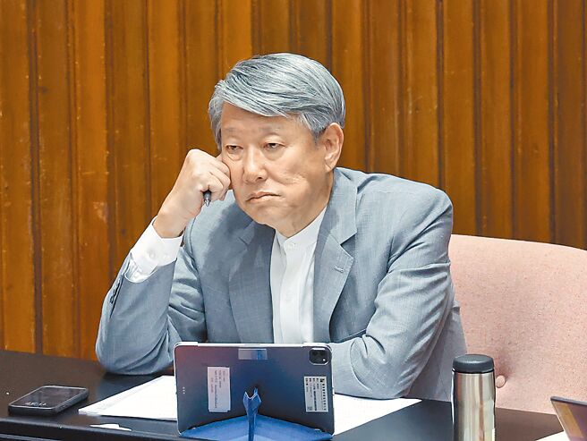 针对黎巴嫩呼叫器爆炸事件，经济部长郭智辉20日在立法院强调，台湾生产的呼叫器不会爆炸，可以肯定这些呼叫器不是台湾生产。（姚志平摄）