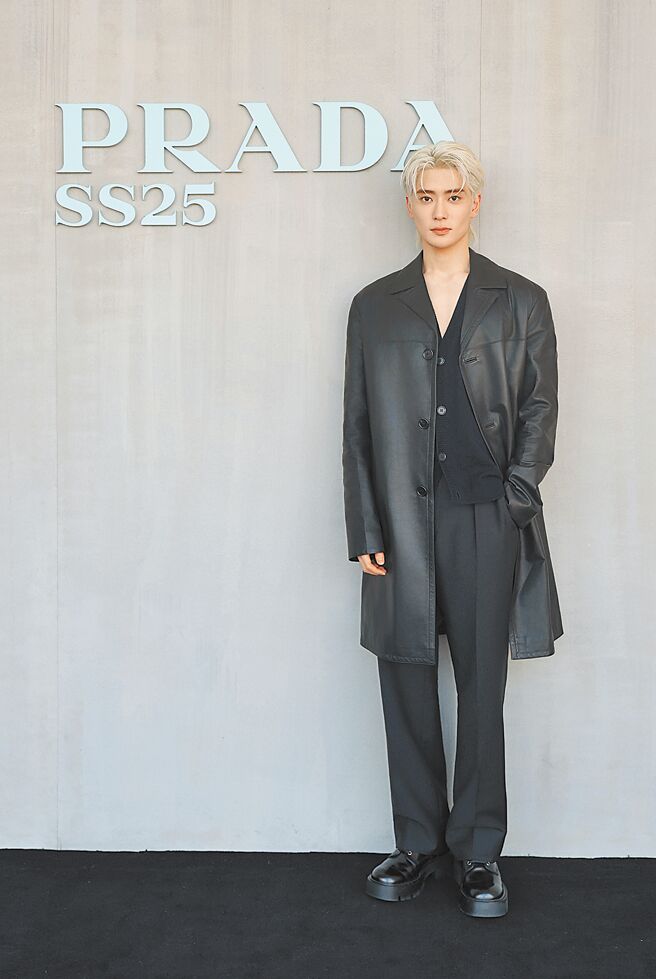 NCT成員在玹出席觀秀，秀場外集結許多粉絲尖叫歡迎。（Prada提供）