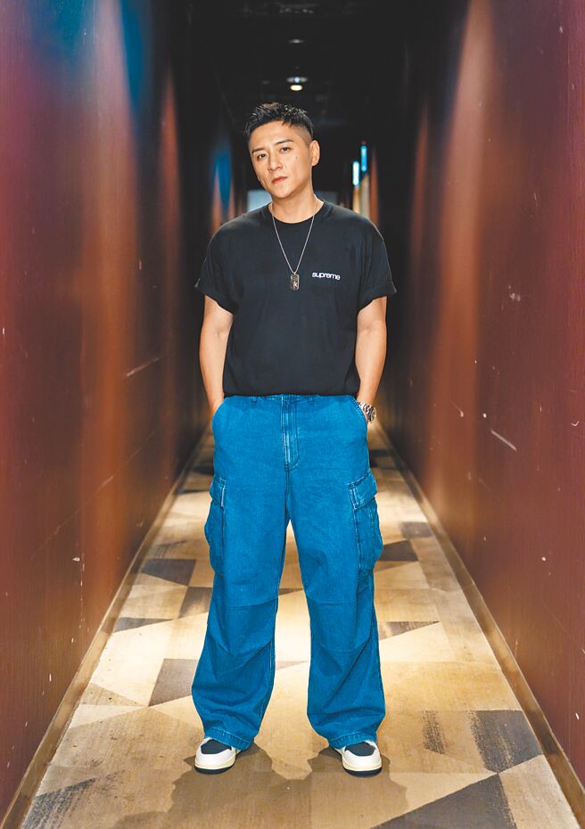 鄭人碩這次演出單純武鬥派。（曼尼娛樂提供）