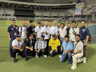 中職》吳復連讚周思齊自律、自愛 吳念庭送花籃：繼續當厲害帥周董