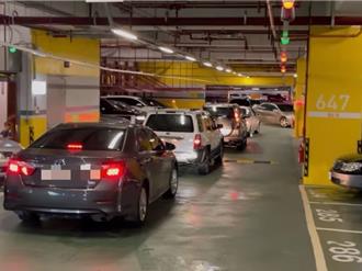 義享天地停車場又塞車「受困近2小時」 車主罵翻了：真的爛