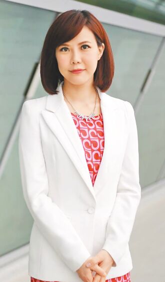 新任行政院發言人 李慧芝 純媒體人出身 扮政院化妝師