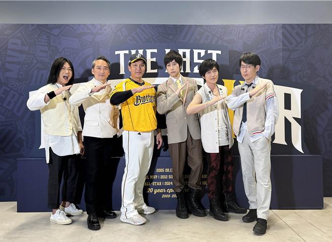 五月天邀周思齐一起到花莲的演唱会上再度合唱。（相信音乐提供）