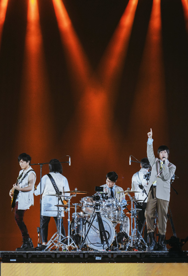 五月天21日来到台北大巨蛋一「齐」为中信兄弟周思齐献上诚挚演出。（相信音乐提供）
