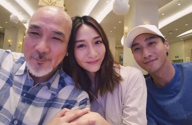 徐少強的女兒徐頴堃曾曬出一家三口的合照。（圖／攝自IG@ericacwk）