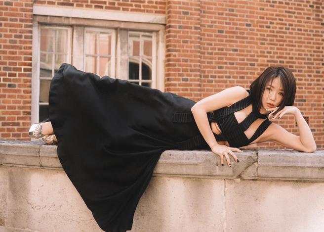 郭書瑤性感出席倫敦時尚周活動。（星星相藝提供）