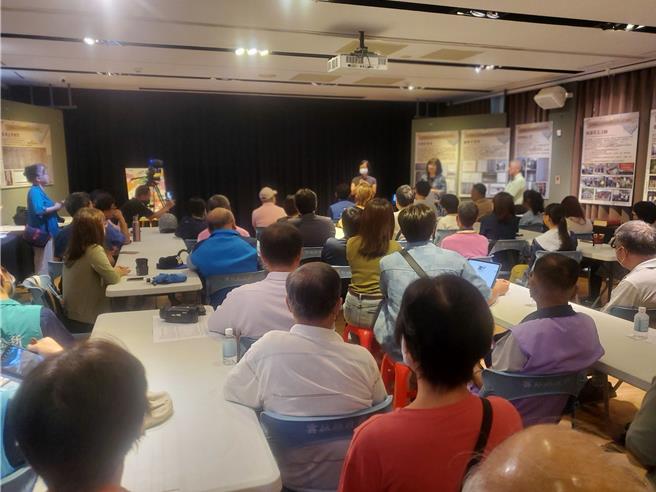 雲林縣詔安客家文化館今（22日）舉行客家文化論壇「找尋故鄉的故鄉」。（周麗蘭攝）