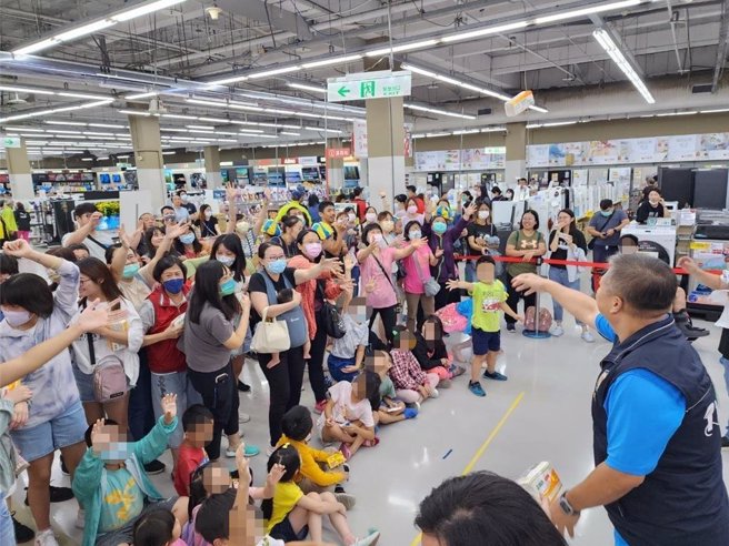 「GOGO购环保标章商品推推乐」将29日下午1点在大润发八德店热闹开跑，随后于10月20日及10月27日分别在家乐福平镇店及爱买桃园店举行。（桃园市环保局提供）