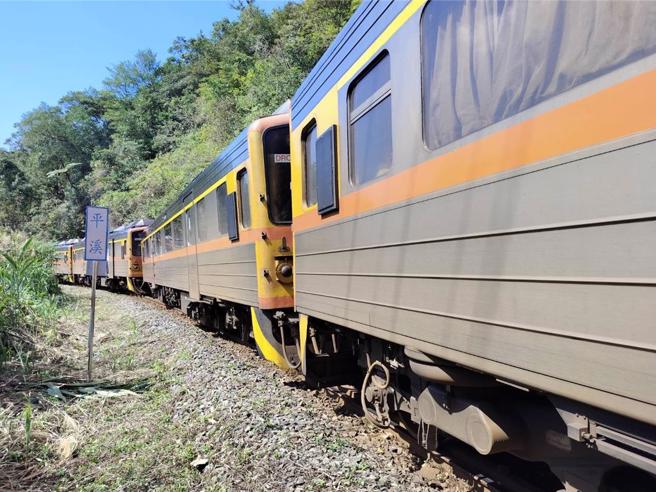 台铁平溪线中断。（资料照／新北市瑞芳警分局提供）