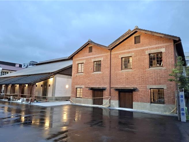 台中市定古蹟「潭子农会谷仓」，为保存及维护文化资产，中央携手地方耗资1亿7000万元，于2020年9月动工修復，文化资产处22日指出，预计10月交给潭子区农会点交，将公开招商委外营运。（张妍溱摄）