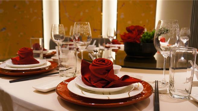 「神旺潮品集．忠孝店」下訂平日指訂日期尾牙春酒專案，超高CP值10人桌菜1萬5800元起，16桌即享餐廳包場。（神旺潮品集．忠孝店提供／吳娮翎台北傳真）  