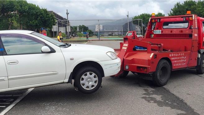 台北市水利工程處22日提醒，疏散門「只出不進」管制後4小時後，將開始拖吊滯留車輛。（台北市水利工程處提供）