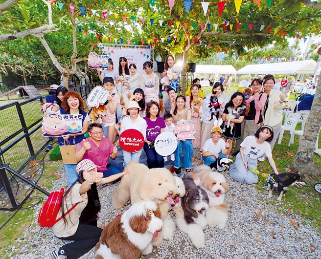 理想大地第二届毛孩Moon萌Show活动，感谢所有毛家庭的热情参与圆满成功。图／理想大地渡假饭店提供