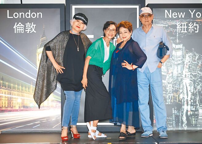 包翠英（左起）、陈淑丽、贝心瑜、崔守平21日相聚出席素人模特儿活动。（池宗玲摄）