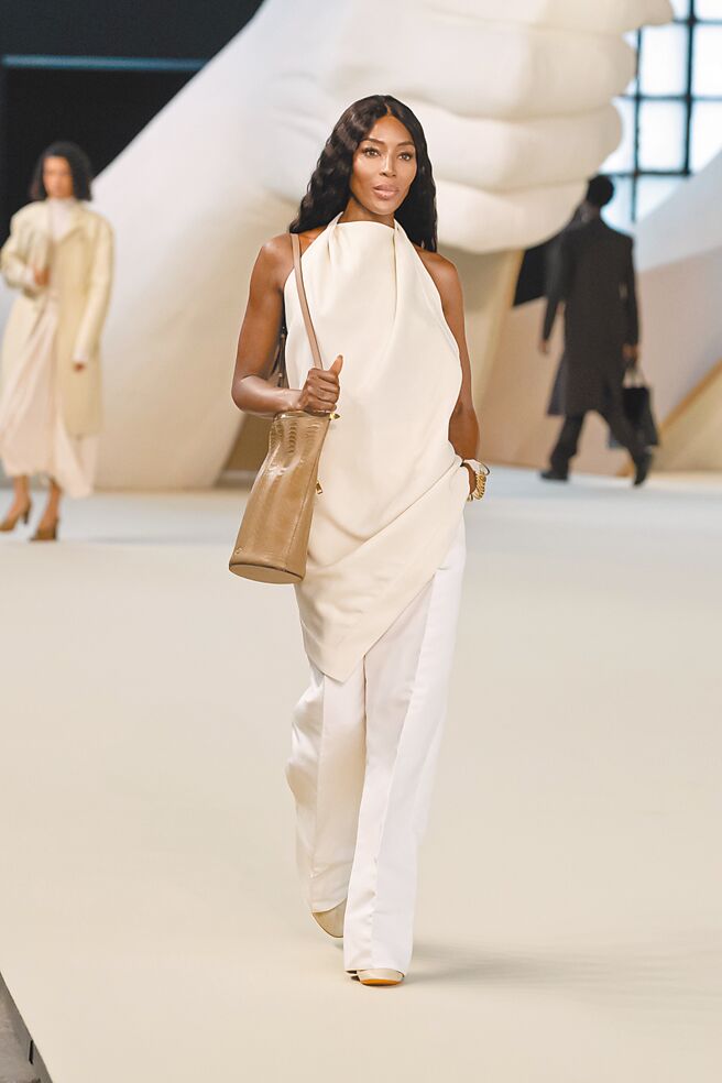 TOD’s 2025春夏系列服装轮廓宽松自在，却不失女人味。（TOD’s提供）