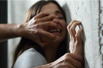 美籍男按摩店持刀逼嘿咻 法官判囚4年定谳