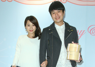 六月駁婚變突認想讀1書籍　李易連PO五貼圖疑洩婚姻狀況