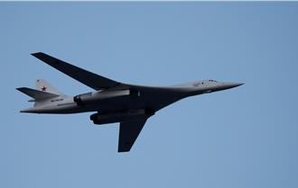 日本發射信號彈警告！俄軍巡邏機三度闖入領空引發外交抗議