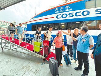 廈門首發團抵金 自由行25日入境