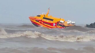 屏东 海象差 游客搭东琉线如坐海盗船