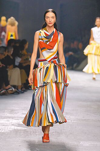 罗琳摆一边！克莉芙米兰人气压群星