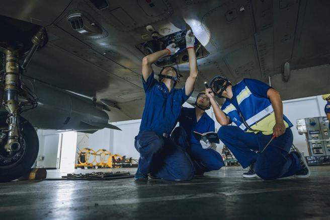 因應幻象2000-5型戰機失事意外，空軍第2聯隊日前啟動「天安作業」，並完成全面性安全檢查，將於今日視天候狀況執行復飛，持續擔負捍衛空防重任。（記者陳怡璿攝）