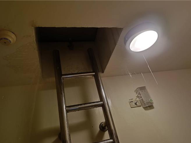 受低壓帶及南方水氣北抬影響，台北市21、22日持續降雨，大同區大龍峒社宅也嚴重淹水。（台北市議員顏若芳提供／劉彥宜台北傳真）